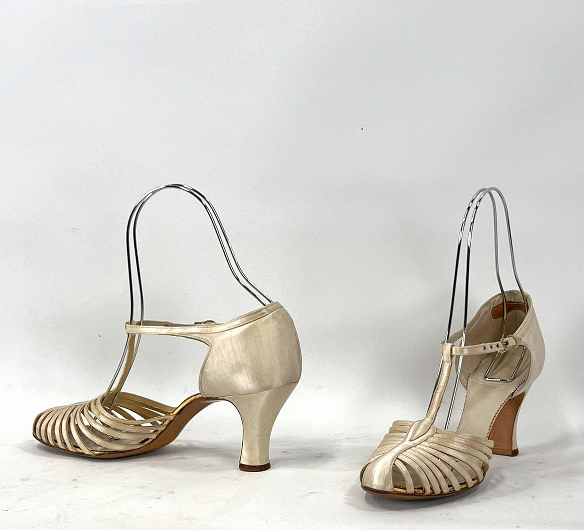 20s Vintage Strappy T-strap Heels Flapper Dance Shoes White Satin Fashion Bootery VFG