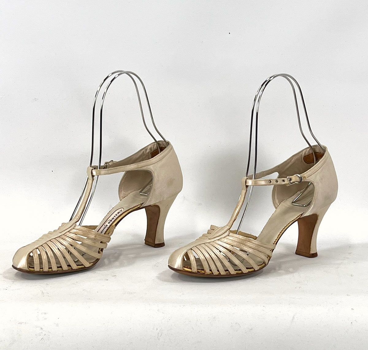 20s Vintage Strappy T-strap Heels Flapper Dance Shoes White Satin Fashion Bootery VFG
