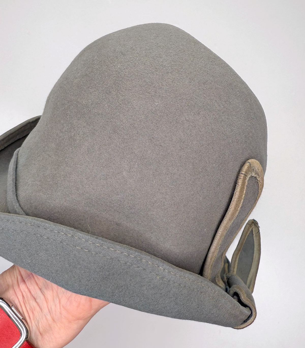 20s Brimmed Cloche Flapper Hat Gray Felt Pleated Large Marcasite Hatpin VFG