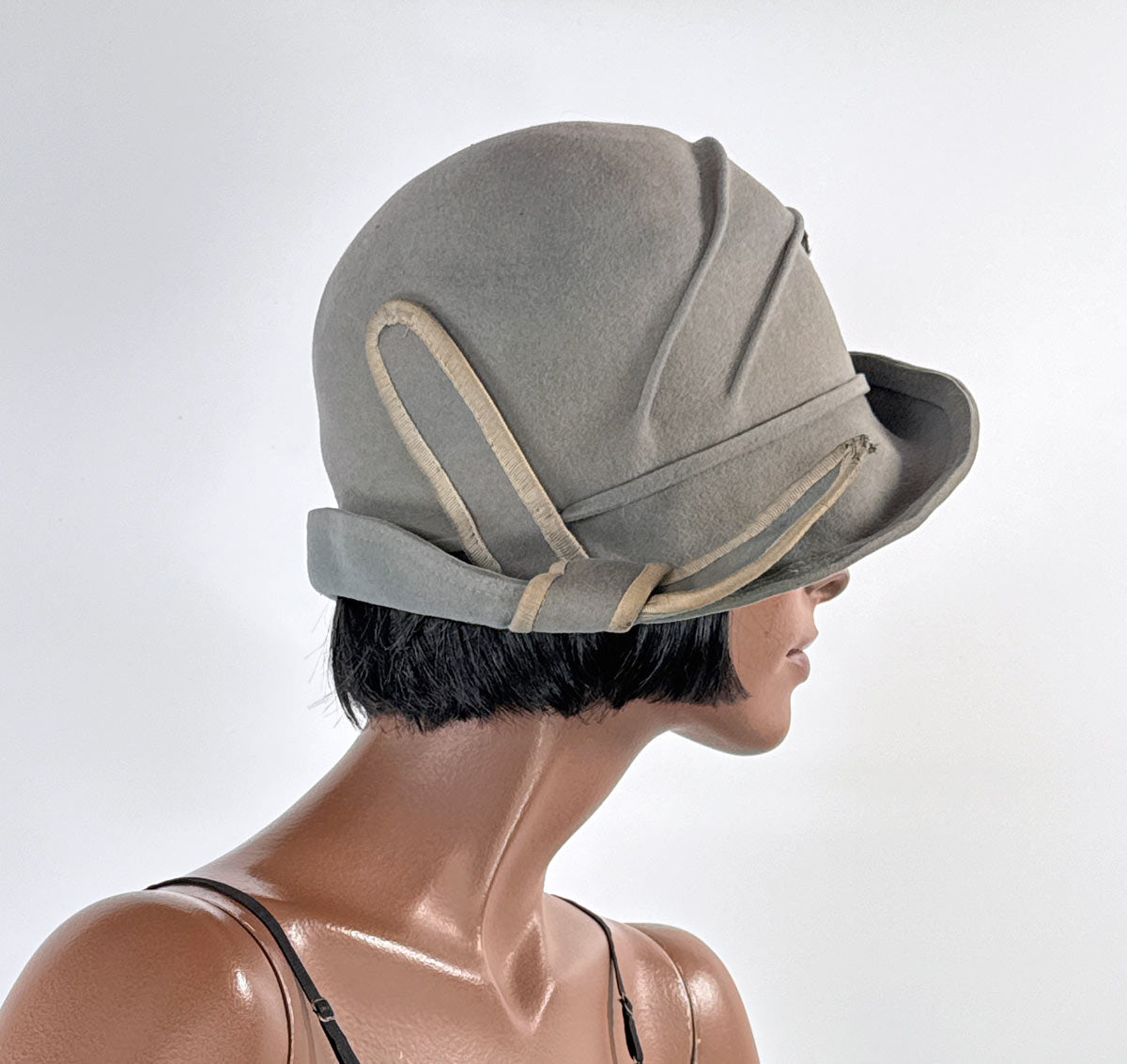 20s Brimmed Cloche Flapper Hat Gray Felt Pleated Large Marcasite Hatpin VFG