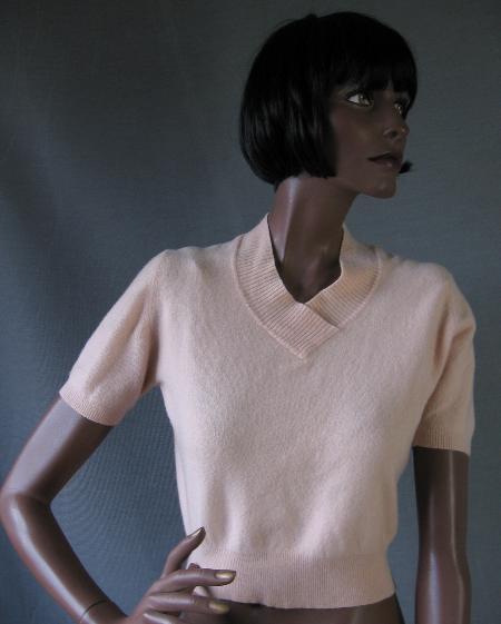 1950s pink vee neck pullover cashmere sweater