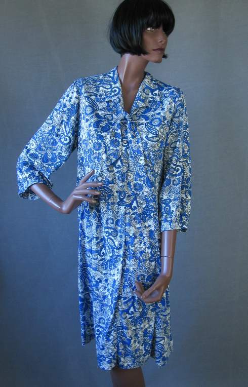 extra large 50s 60s vintage dress, shown unpinned