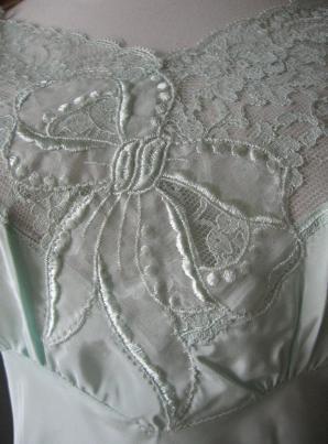 detail, lace end embroidery applique vintage 60s slip NOS