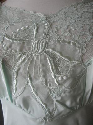 detail, lace end embroidery applique vintage 60s slip