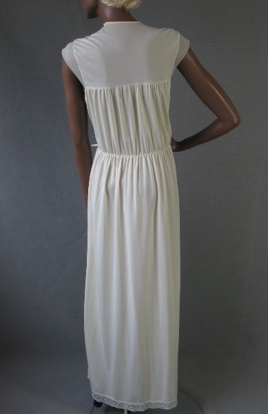 back view, 50s 60s long nightgown, plus size
