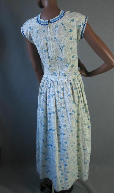 50s Women's Day Dress Rickrack Trim Vintage Blue Floral M/L VFG 50s Women's Day Dress Rickrack Trim Vintage Blue Floral M/L VFG