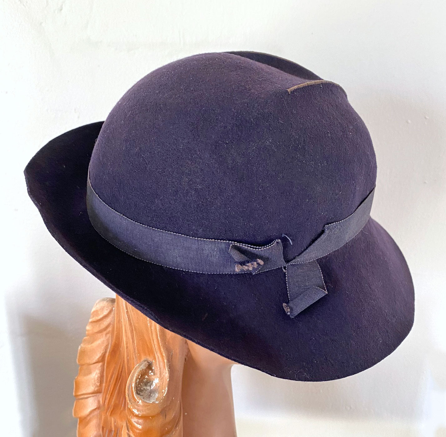 side view, 30s low crown dark blue felt slouch hat