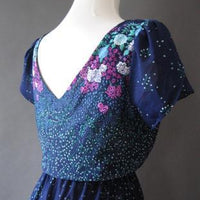 back view of vee neck bodice, 70s flutter dress with tulip sleeves
