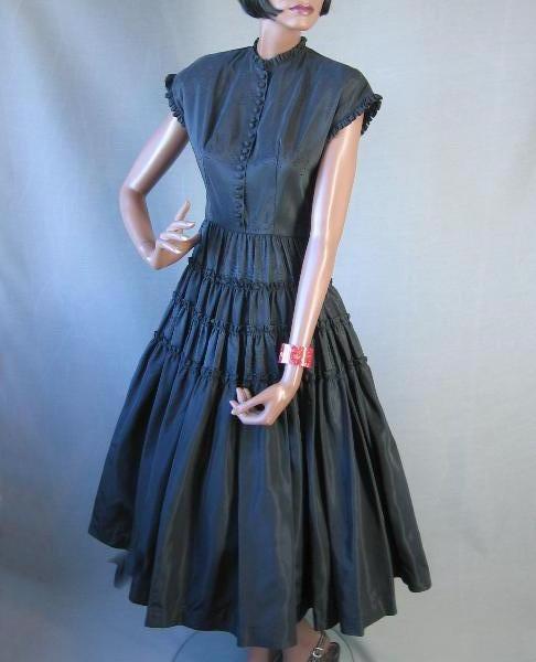 50s Women's Dress Vintage New Look Cocktail Party Full Skirt Taffeta Small to Medium Young Hollywood VFG 50s Women's Dress Vintage New Look Cocktail Party Full Skirt Taffeta Small to Medium Young Hollywood VFG