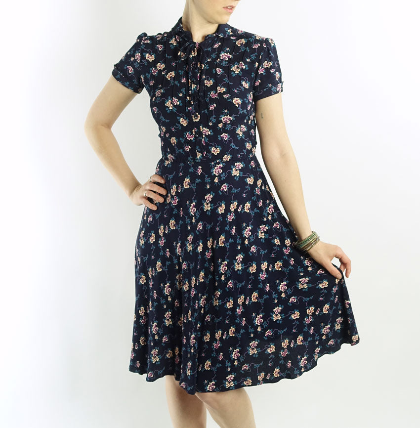 70s Vintage Day Dress Floral Rayon Swingy 40s Inspired Women's Small VFG