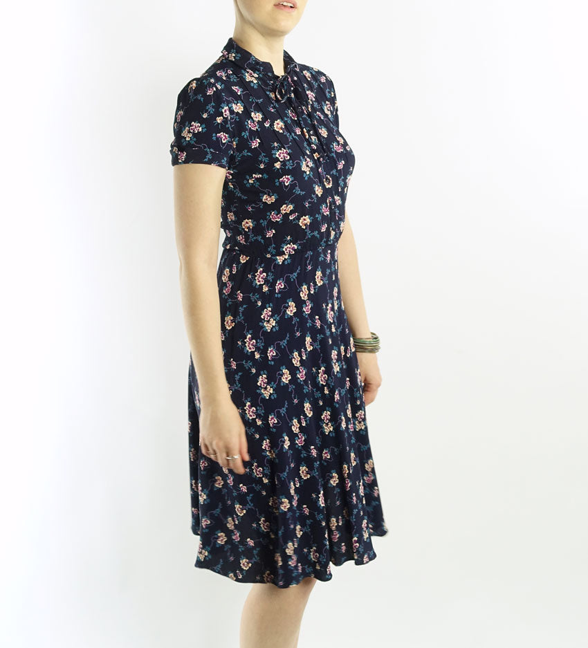 70s Vintage Day Dress Floral Rayon Swingy 40s Inspired Women's Small VFG