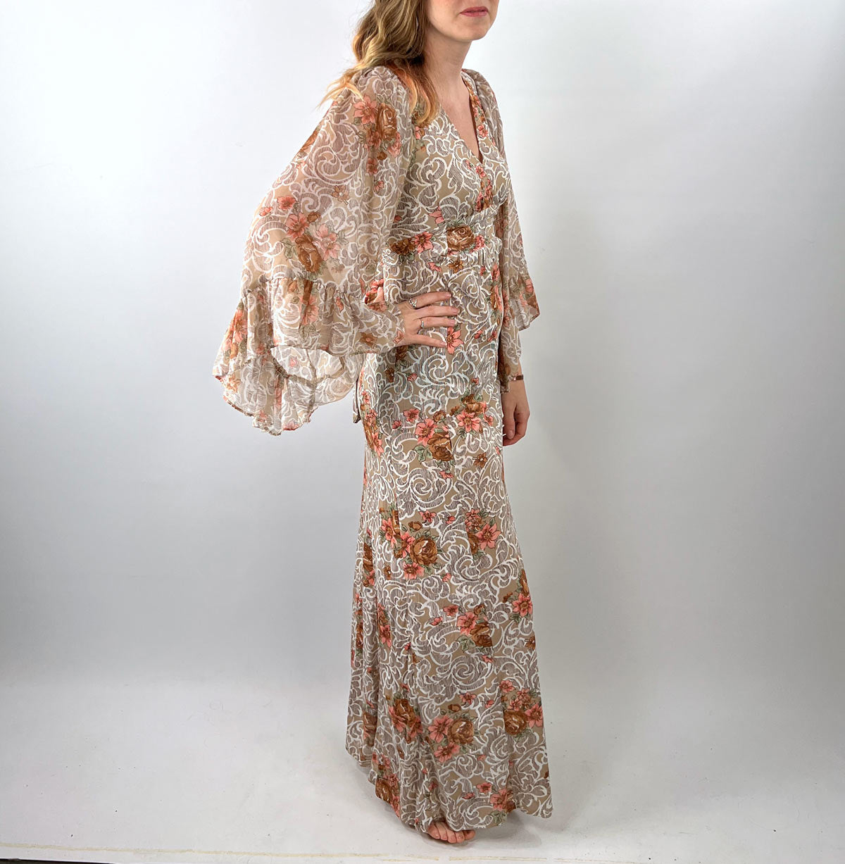 70s Maxi Dress Angel Sleeves Floral Print Festival Vintage Garden Party Milson California VFG S/XS Ruffled 70s Maxi Dress Angel Sleeves Floral Print Festival Vintage Garden Party Milson California VFG S/XS Ruffled