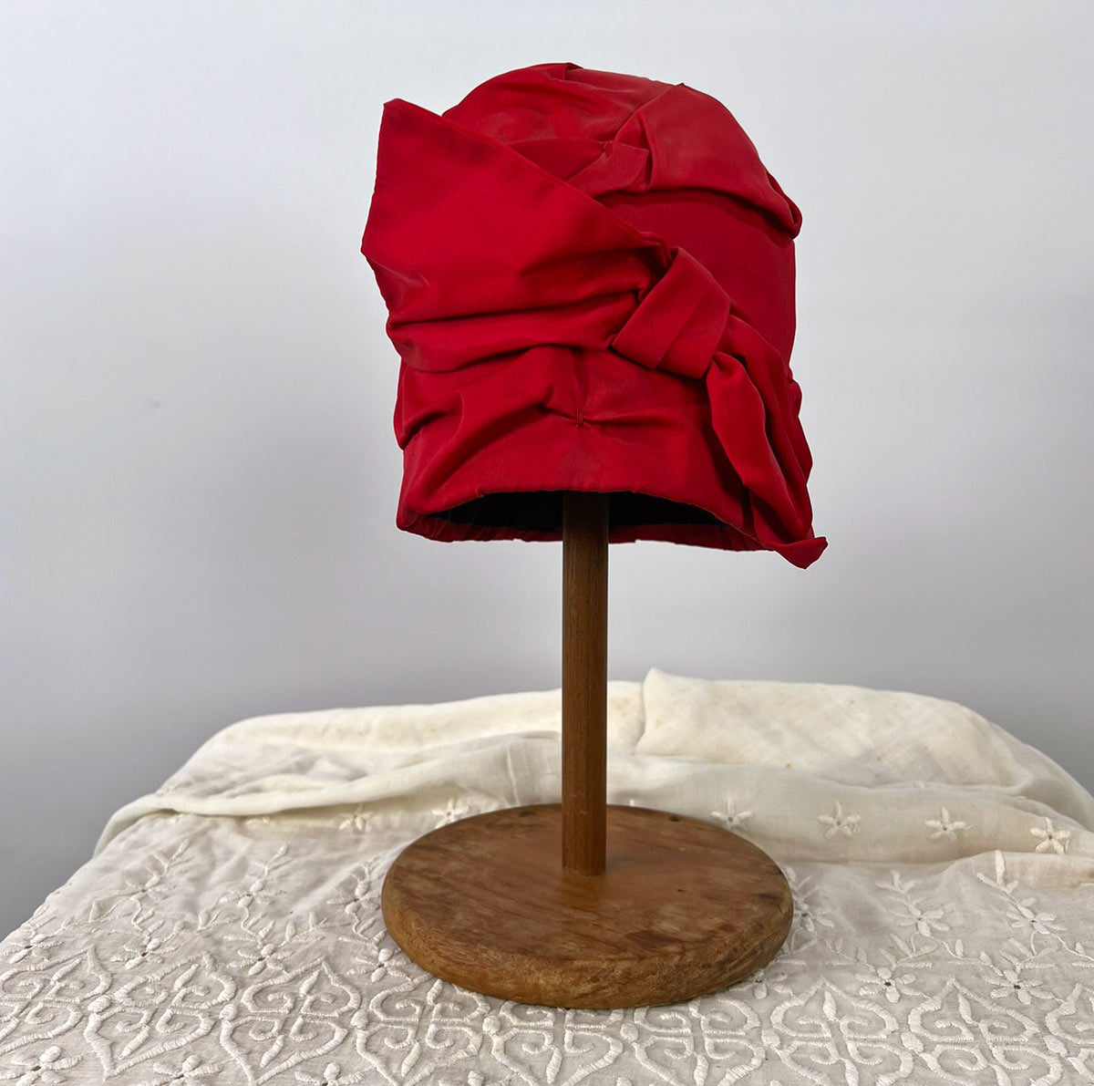 Red Flapper Hat Vintage 60s Red Cloche Hat 20s Flapper Style Satin Bow VFG – Mags Rags