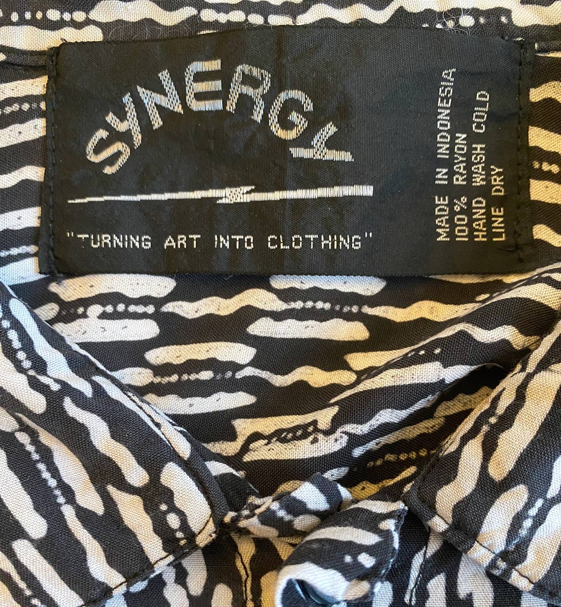 90s Vintage Oversize Men&#39;s Poet Shirt Black &amp; White Batik Style Print  Synergy VFG