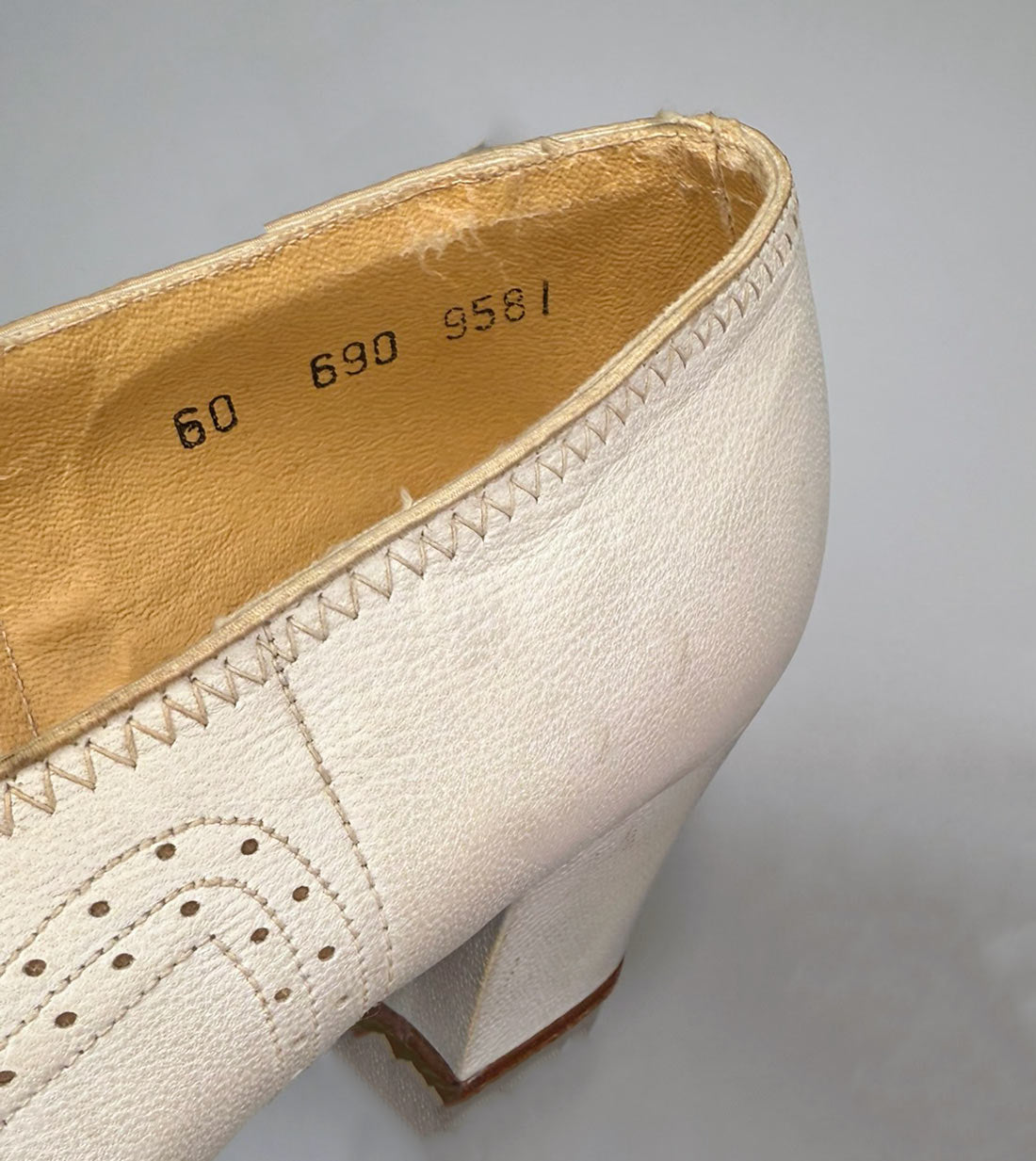 White Leather Pumps Vintage 30s Shoes Flat Bow Heels New Old Stock VFG