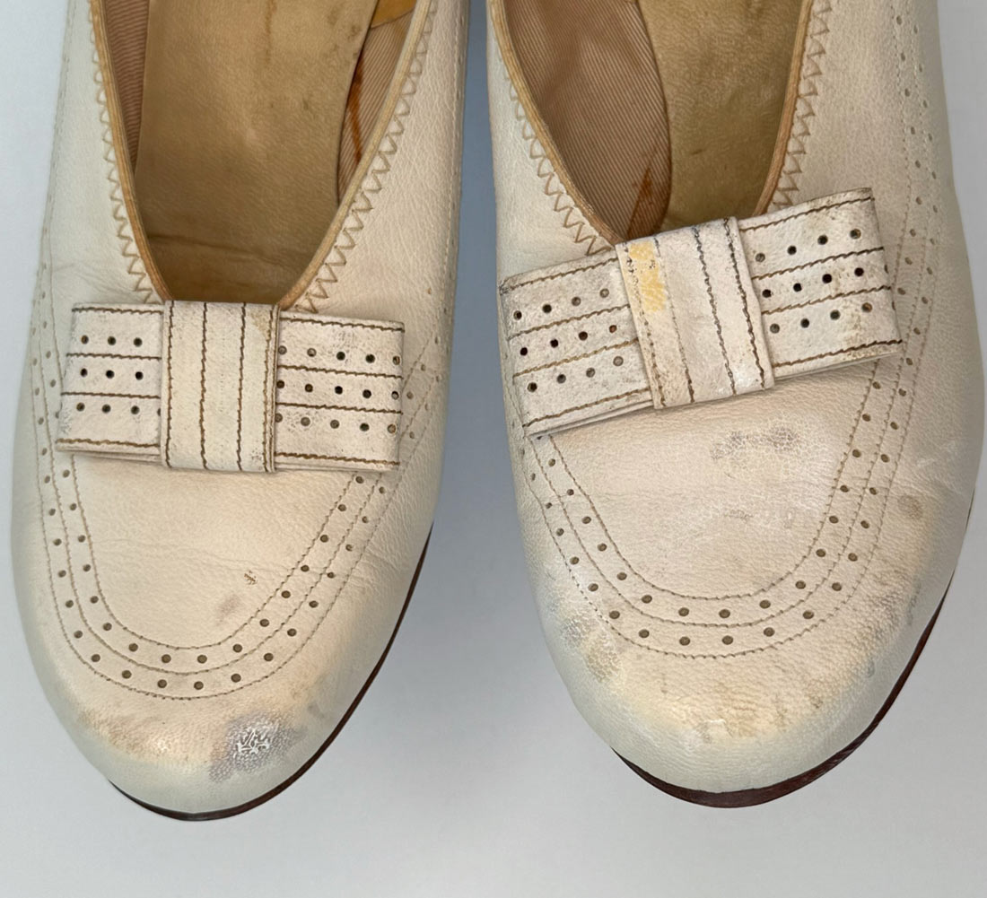 White Leather Pumps Vintage 30s Shoes Flat Bow Heels New Old Stock VFG