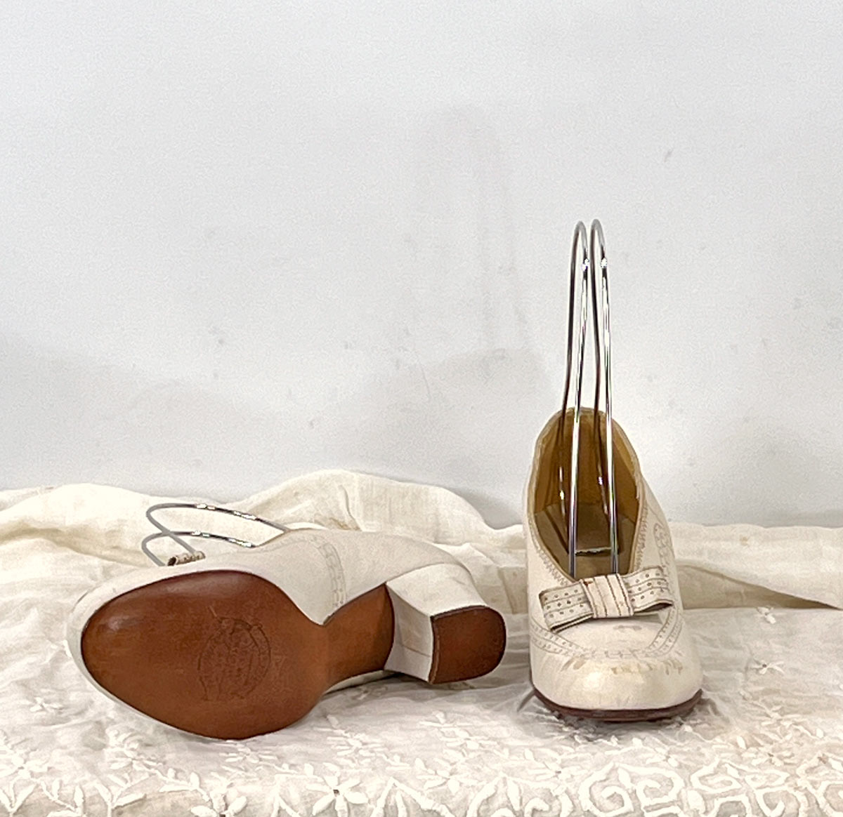 White Leather Pumps Vintage 30s Shoes Flat Bow Heels New Old Stock VFG