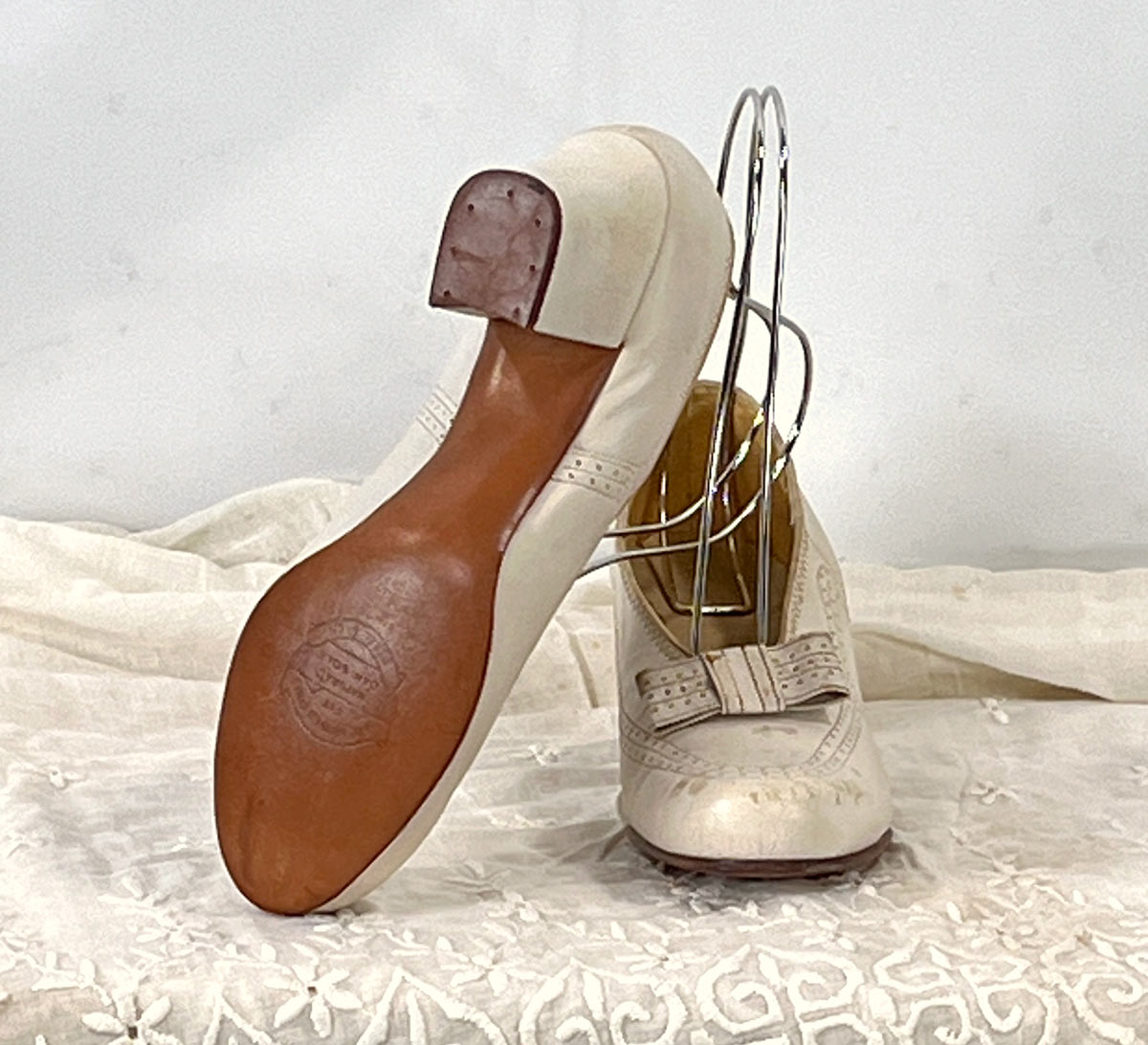 White Leather Pumps Vintage 30s Shoes Flat Bow Heels New Old Stock VFG