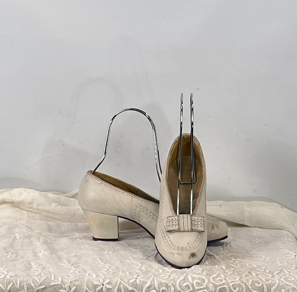 White Leather Pumps Vintage 30s Shoes Flat Bow Heels New Old Stock VFG