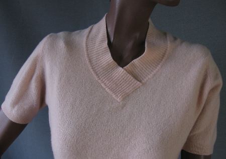 close up, ribbed vee neck detail, cashmere pullover sweater