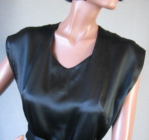 bodice of vintage 40s dressy silk dress