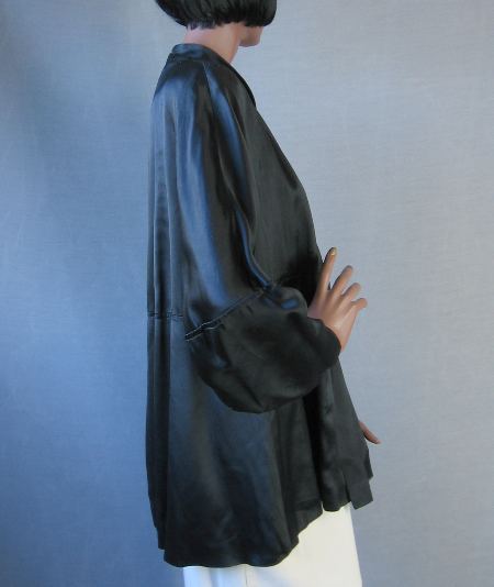 side of 40s swing jacket with kimono barrel sleeves