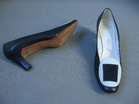overhead view of Mod 60s vintage pumps soles and heels