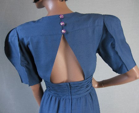 back view of bodice, with triangular keyhole opening