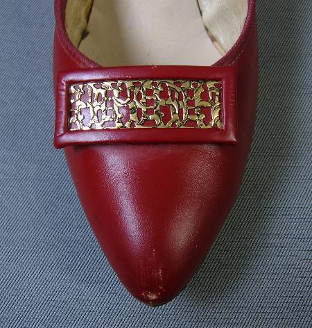 detail, embellishment on 50s pointed toe stilettos
