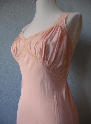 another view, bodice of 30s 40s vintage Barbizon night gown