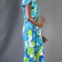 side view, 70s vintage Hawaiian fit and flare dress