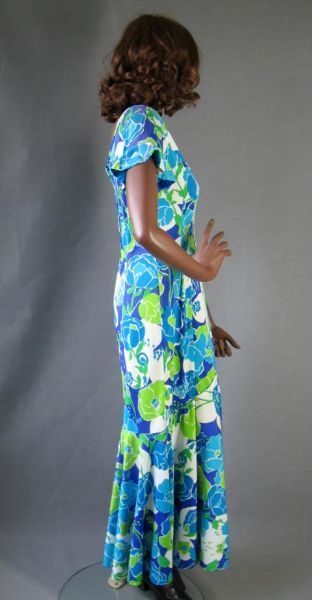 side view, 70s vintage Hawaiian fit and flare dress