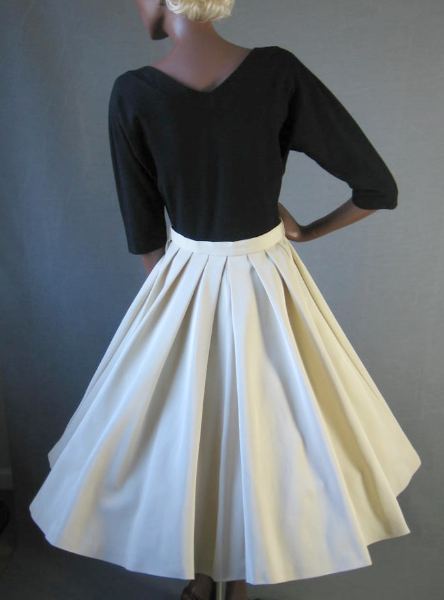 50s Women's Dress Dramatic Black & White Vintage Full Skirt Medium Fit and Flare VFG Pat Hartly