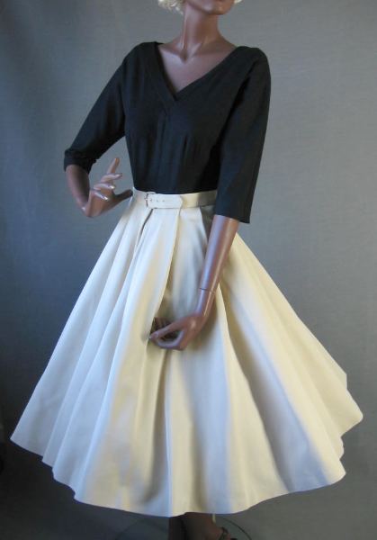 50s Women's Dress Dramatic Black & White Vintage Full Skirt Medium Fit and Flare VFG Pat Hartly