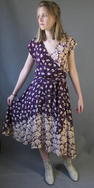 1970s cottagecore dress 30s style, purple and white floral prints