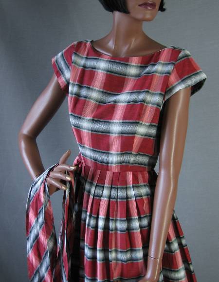 another view of bodice without sash at waist - 50s plaid full skirt day dress