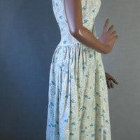 side view, 50s cotton day dress in blue and white print