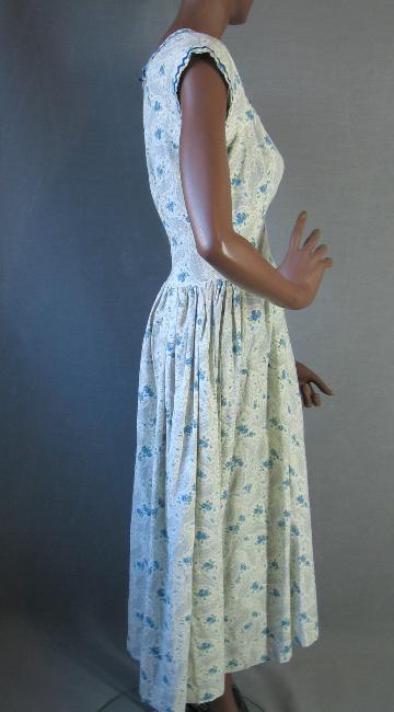 side view, 50s cotton day dress in blue and white print