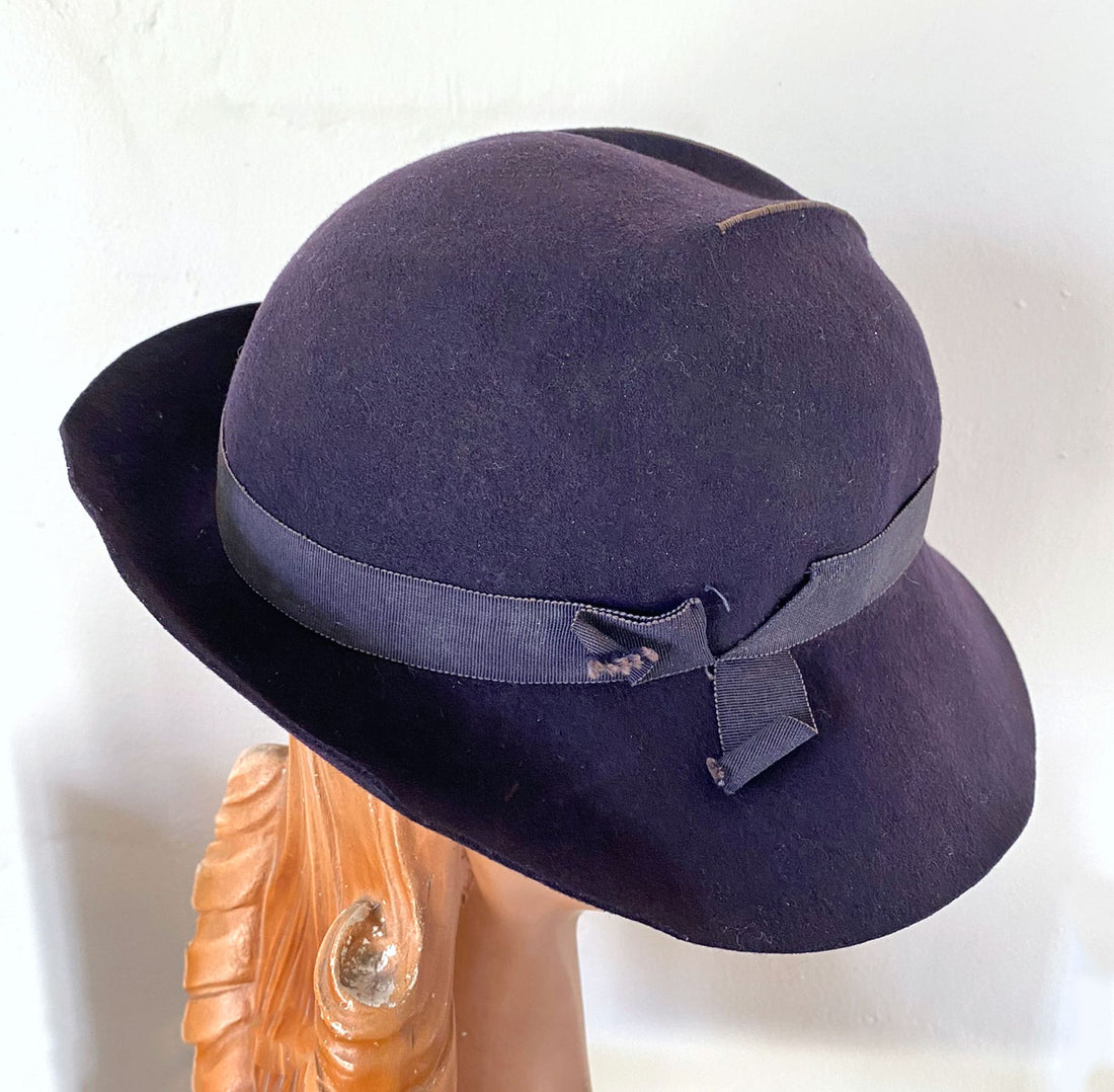 side view, 30s low crown dark blue felt slouch hat 