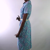 side view, short sleeved 50s day dress