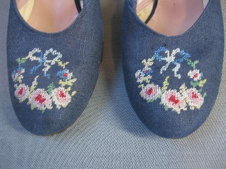 detail, embroidered toe box of vintage 50s heels