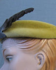 side view, 30s vintage hat dark yellow and gray felt