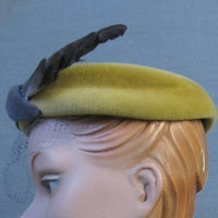 side view, 30s vintage hat dark yellow and gray felt