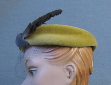 side view, 30s vintage hat dark yellow and gray felt