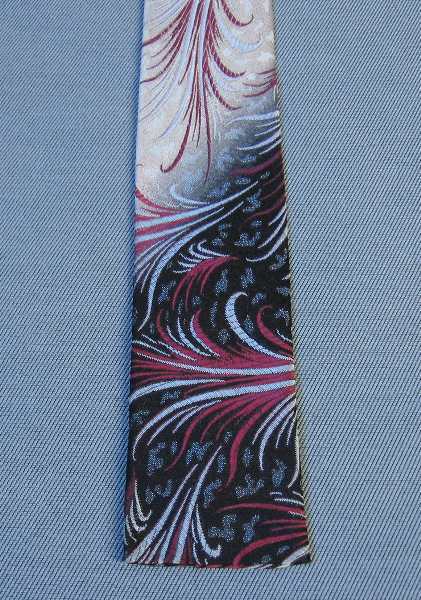 1950s vintage neck tie with feather firework pattern