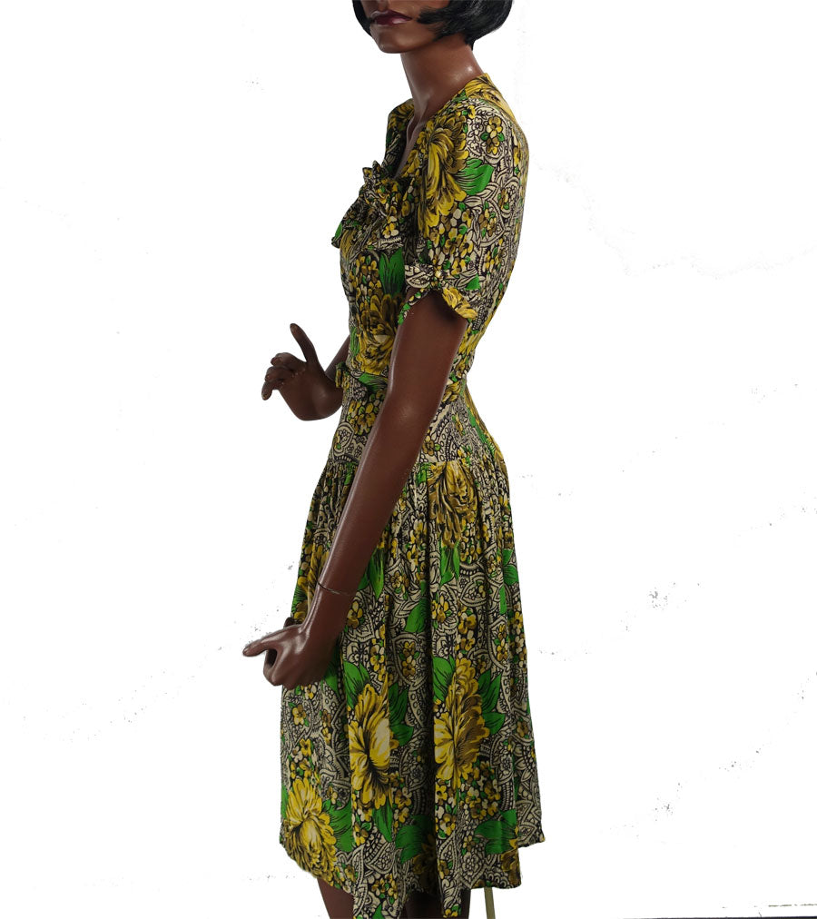 side view, 40s print dress